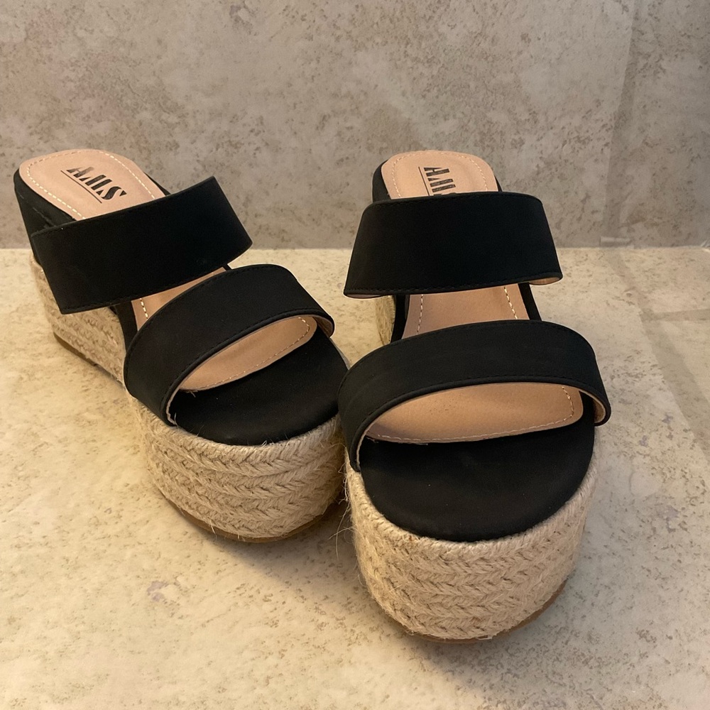 Black Wedges